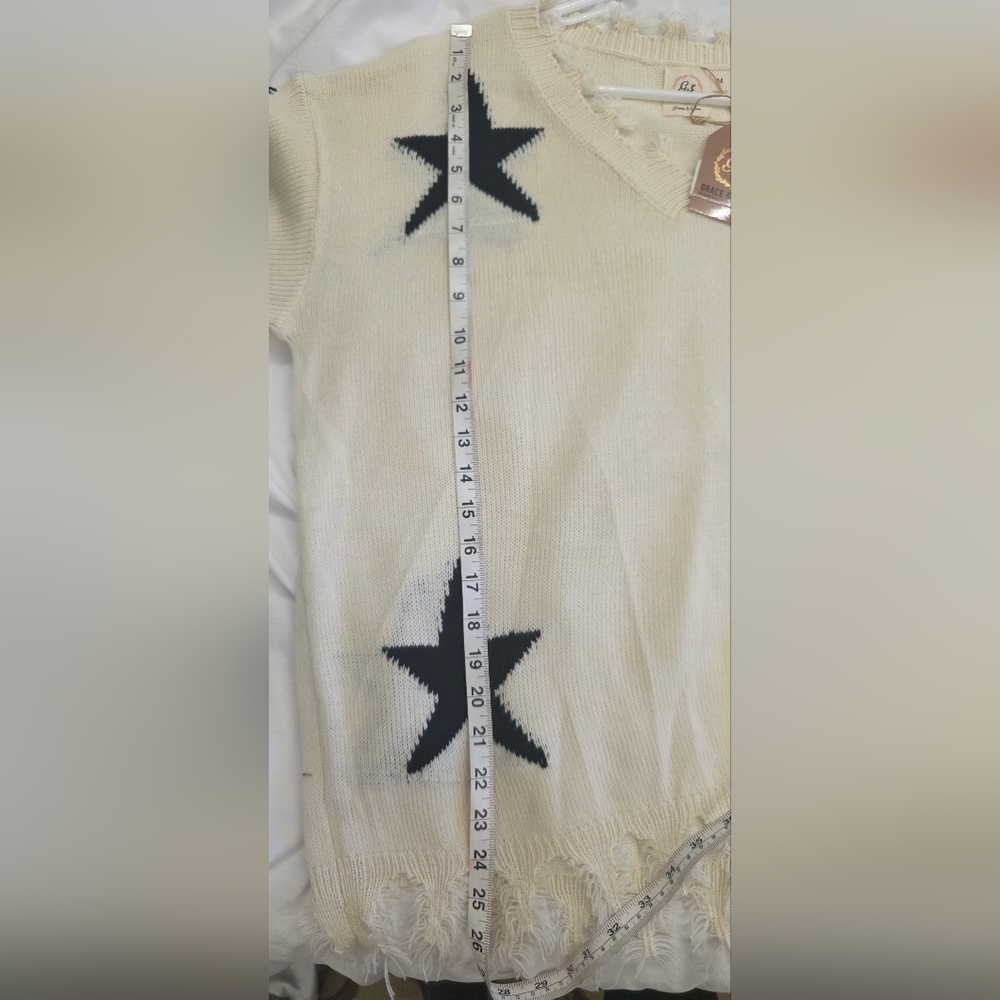 Grace & Emma Star Distressed Sweater Cream Black NWT Medium - Picture 10 of 10